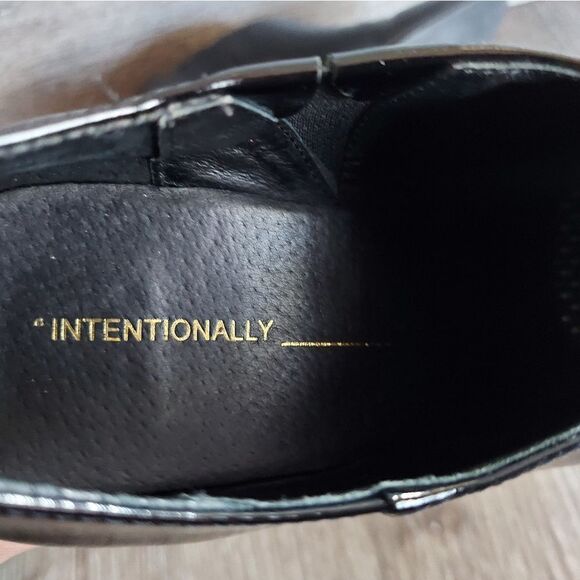 Intentionally Blank Nadia Patent Leather Block Heel Bootie in Black Size 8 - Picture 9 of 10